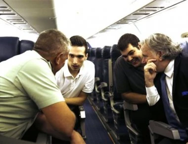 Πετώντας προς την ελευθερία - Η επιστροφή των δυο Ελλήνων στρατιωτικών από το «Eξπρές του Μεσονυκτίου» (φώτο)